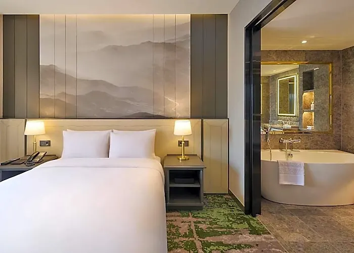 Hotel Grand Mercure Imperial Palace