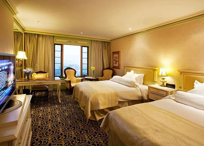 Grand Mercure Imperial Palace 5*